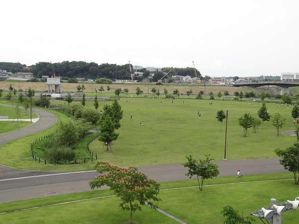 新横浜公園-鶴見川-1