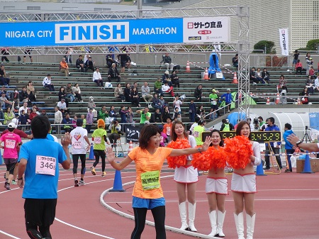 アルビレックスチアリーダーズ-新潟シティマラソン2015-3