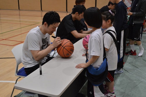 トヨタ自動車アルバルク東京-サイン会